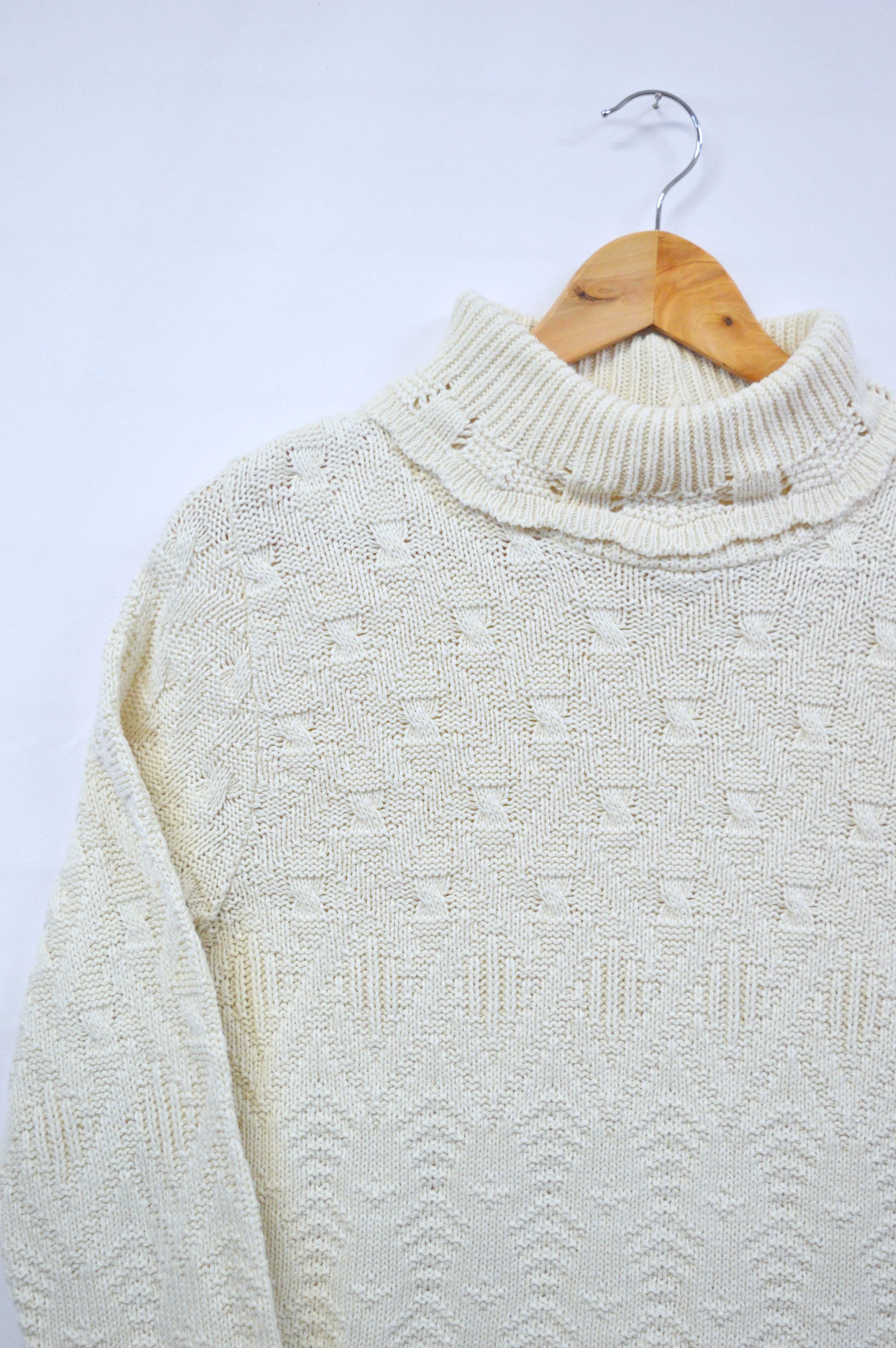 Lace Knit Cotton Turtleneck Sweater | S-M